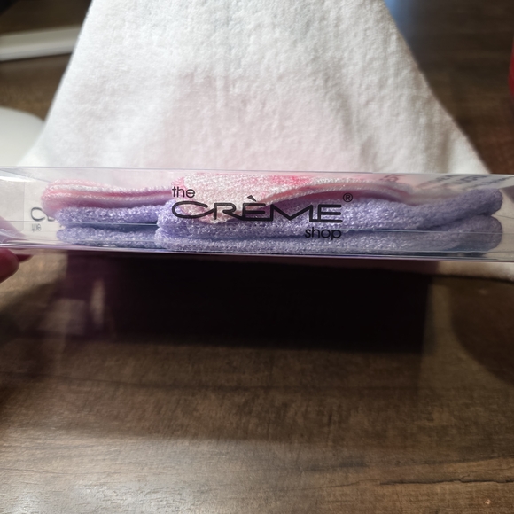 The Crème Shop Pink Exfoliating Gloves - Picture 3 of 3